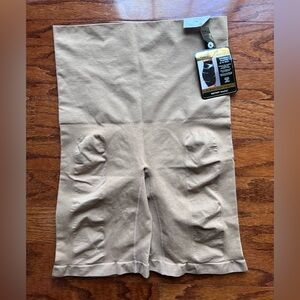 NWT High-Waist Seamless Shaping Shorts - Nude